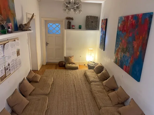 Raum für Meditation, Körperarbeit und Gruppenerfahrung in der Praxis
